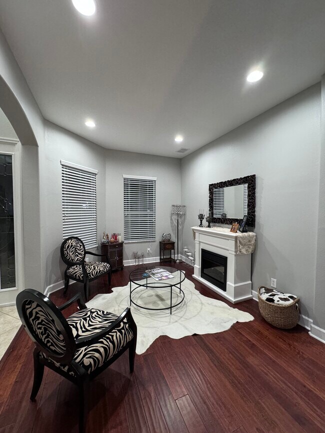 Building Photo - 8124 Santa Rosa Ct
