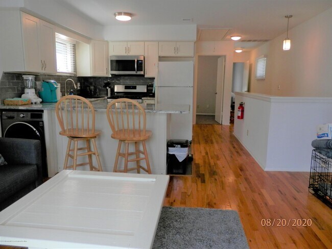 Building Photo - 613 Brinley Ave