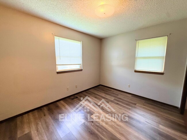 Foto del edificio - 2 Bed Duplex with Finished Basement & Large Backyard