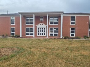 Building Photo - 105 N Russell St