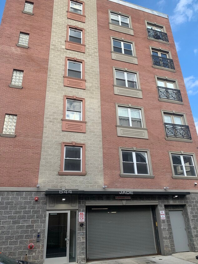 Foto principal - 544 40th St