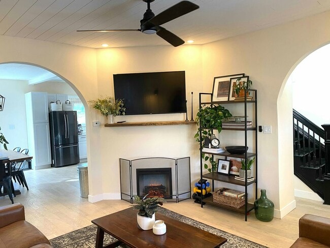 Photo - 833 E Kiowa St Townhome