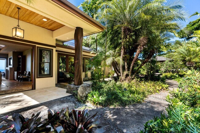 Foto del edificio - Luxury furnished 4 bedroom 3 bathroom with pool, spa, and outdoor showers