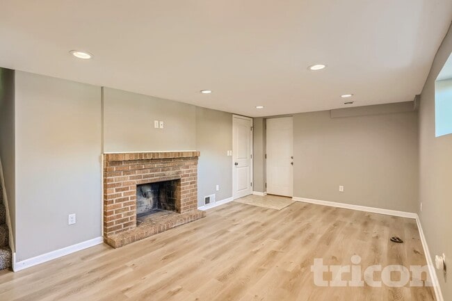 Building Photo - 5728 Xerxes Ave S