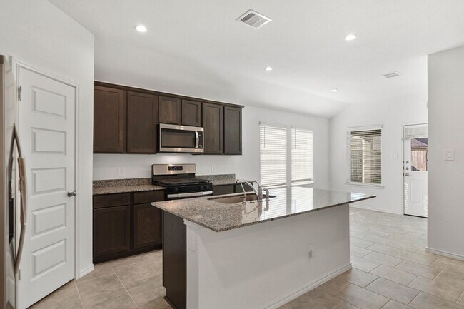 Foto del edificio - 7502 Fierce Friesian Ln