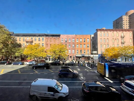 Building Photo - 172 E 106th St