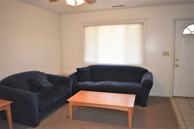 Living room - 966 Valley View Ave