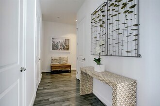 Building Photo - 1211 Caroline St Building Photo - 1211 Caroline St