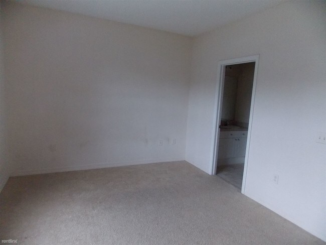 Foto del edificio - 18001 Richmond Place Dr
