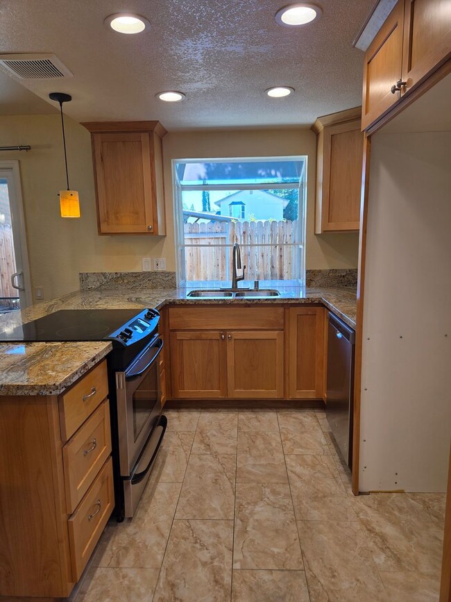 Building Photo - Great location off Sunrise & Coloma - Renovated 3bdrm, 2 bath
