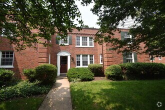 Building Photo - 1816 Queens Ln