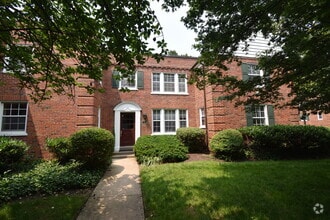 Building Photo - 1816 Queens Ln