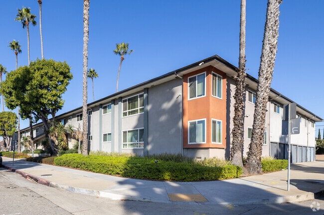 Building Photo - Crenshaw Manor