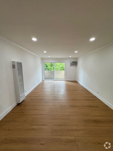 Building Photo - 409 Burchett St