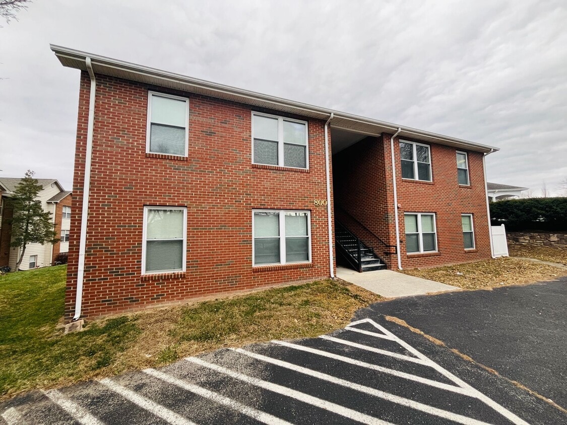 Primary Photo - 1 Bedroom, 1 Bath Apartment