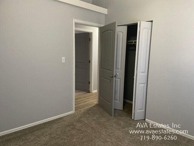 Building Photo - 731 E Laporte Dr