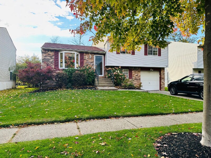 Primary Photo - 266 Peppertree Dr