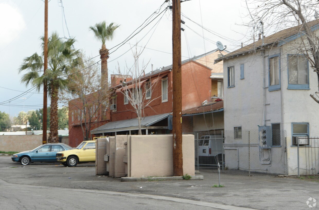 Building Photo - 1322 N E St