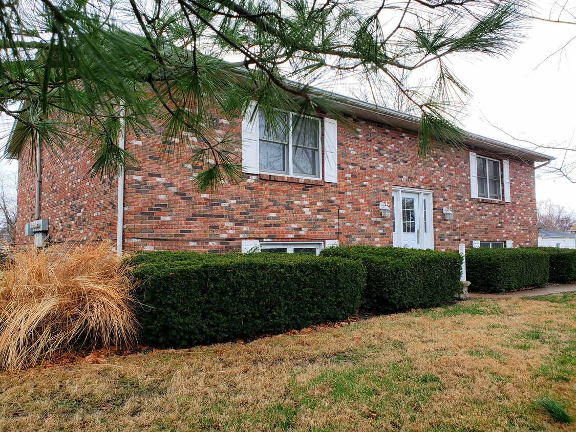 front view - 12 W Mill St