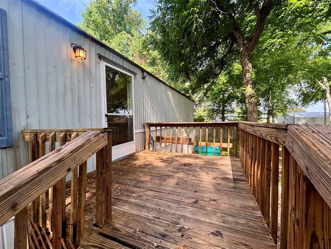 Building Photo - 13295 Pecan Tree Dr