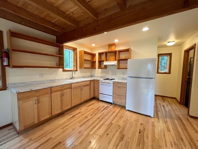 Foto del edificio - Cute, dog friendly cabin in Goldstream