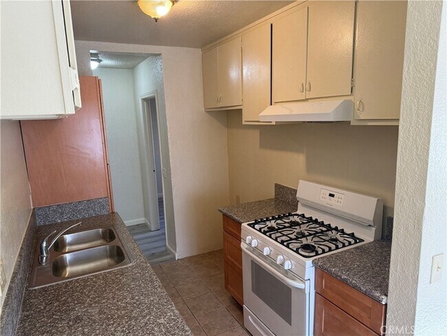 Foto del edificio - 1210 W 104th St