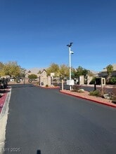 Building Photo - 4932 Royal Lake Ave