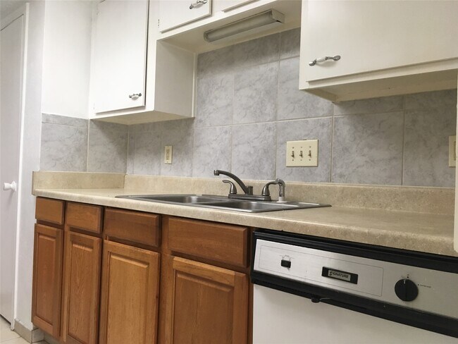 Building Photo - 21026 Settlers Valley Dr