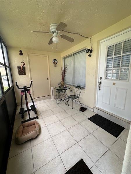 Foto del edificio - 325 Knotty Pine Cir