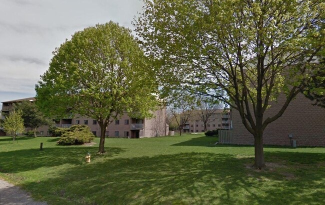 Building Photo - 7375 Tranby Av