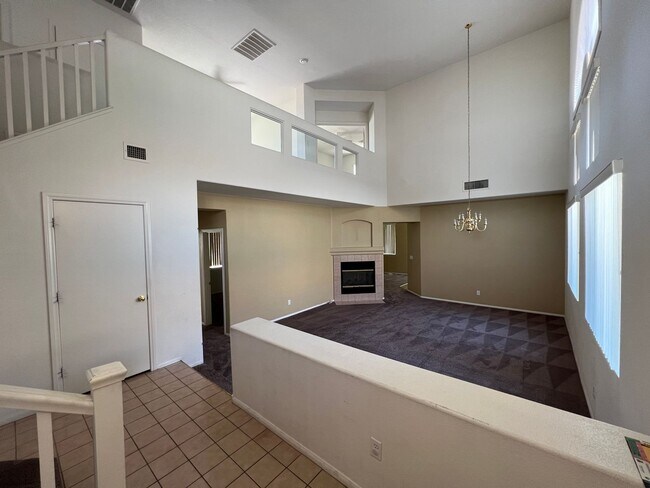 Building Photo - Stunning 4 Bed/2Bath/2Car home located in the Village in Summerlin!