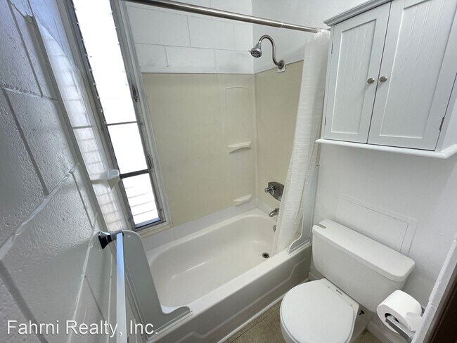 Building Photo - Studio, 1 bath House - 2509 Ala Wai Boulev...