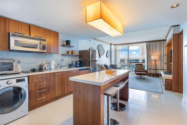 Foto del edificio - 6801 Collins Ave