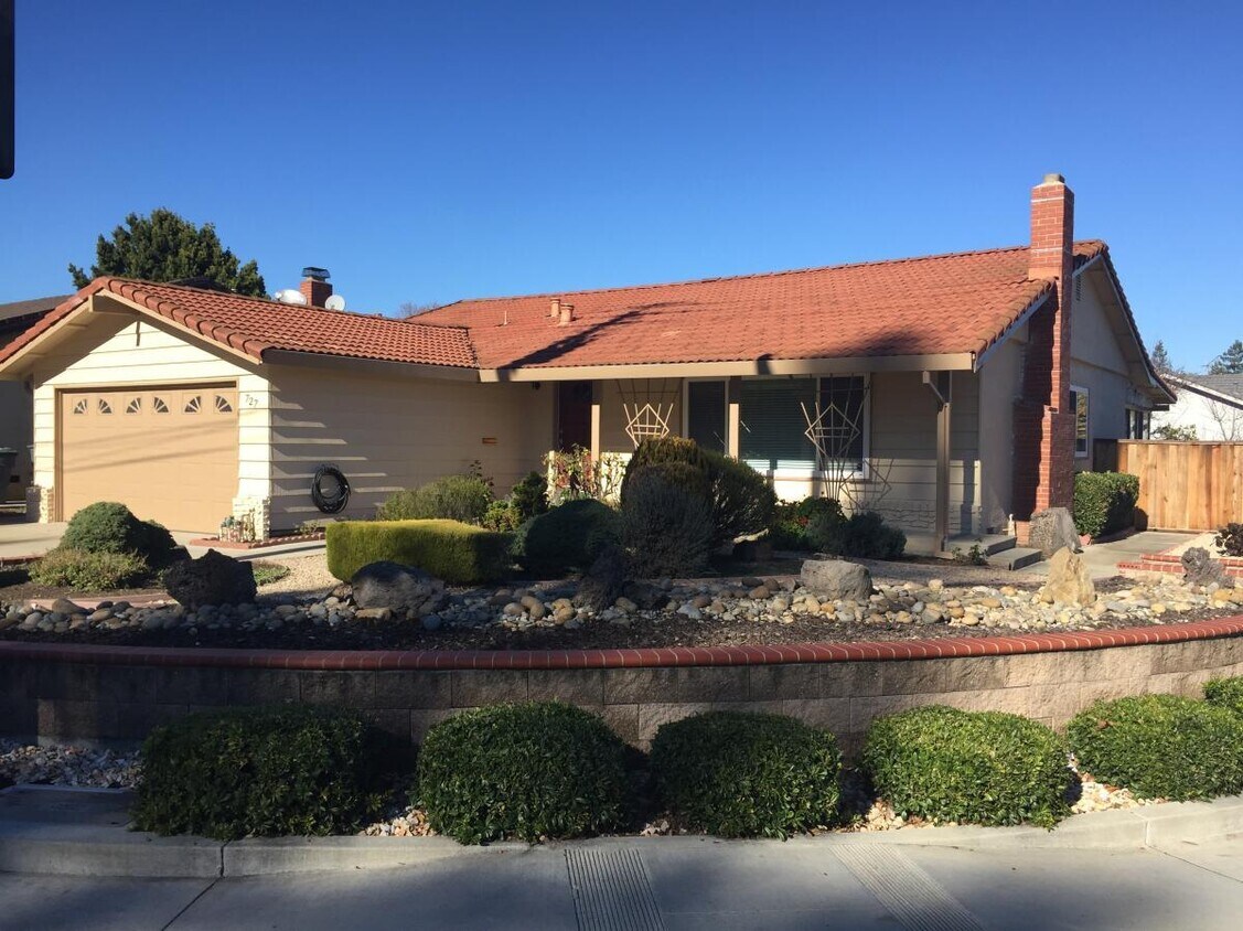 Primary Photo - 727 Old San Francisco Rd