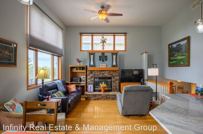 Building Photo - 3 br, 3 bath House - 1463 Belvior Ln NE