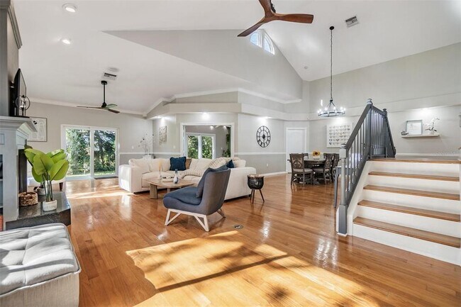 Foto del edificio - 2122 Oak Forest Ln