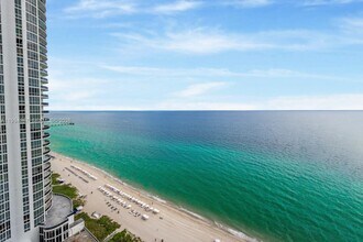 Building Photo - 15811 Collins Ave