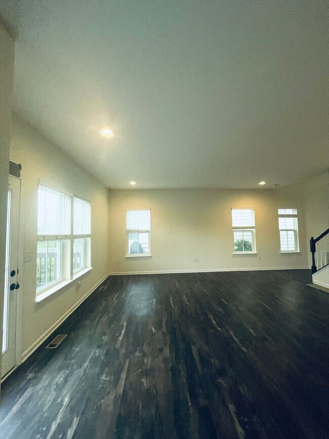 Foto del edificio - Beautiful 3BR 2.5BA Home w/ Pool & Fitness Access• In-Unit Laundry • Deck in Dublin