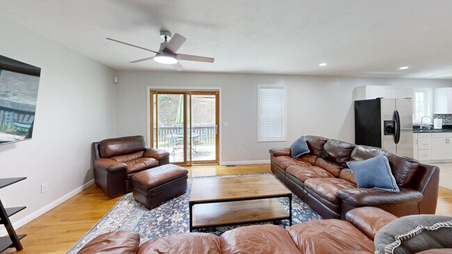 Foto del edificio - 9 Bates Ave