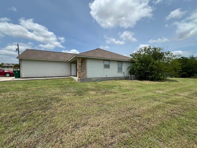 Foto del edificio - 512 Crest Cir Dr