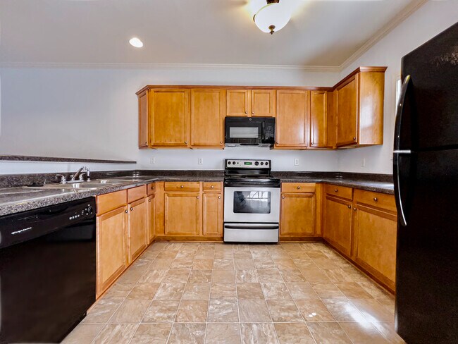 Building Photo - 4 Amity Ln