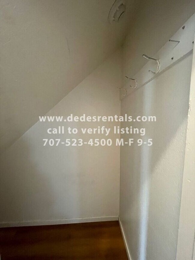 TwoStory townhouse in Larkfield/Wikiup area! Townhome Rentals in