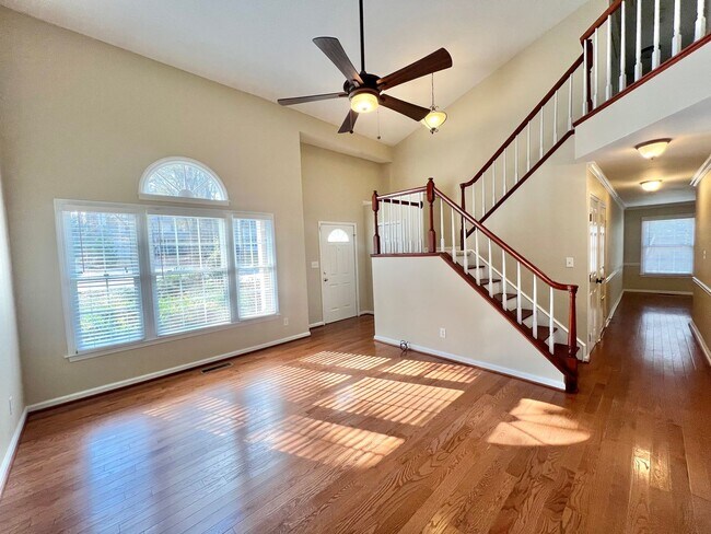 Foto del edificio - Stunning 3BD, 2.5BA North Raleigh Home wit...