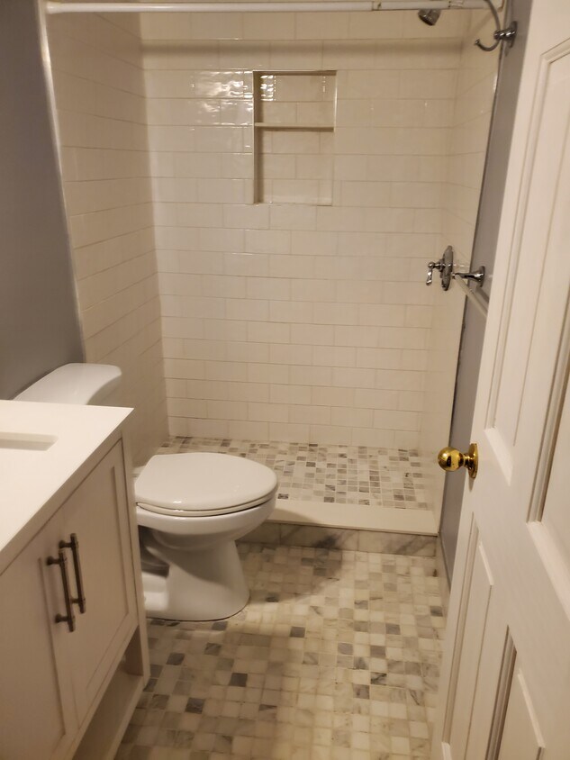 Building Photo - 671 N Broadway St