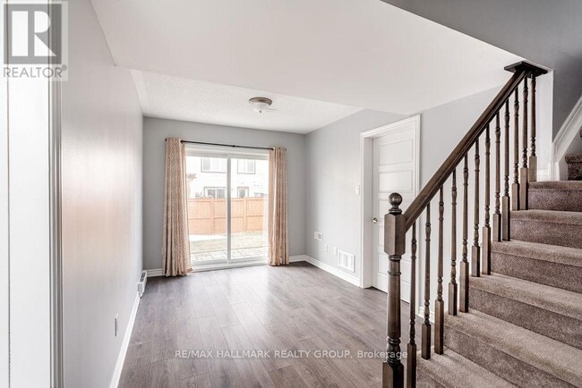 Building Photo - 502 Coldwater Cres