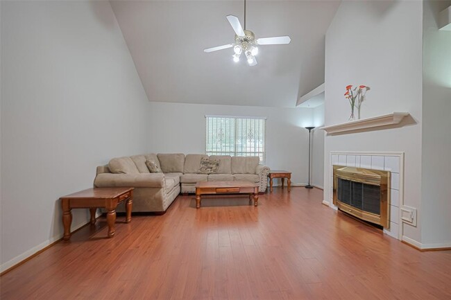 Foto del edificio - 6607 Bayou Crest Dr