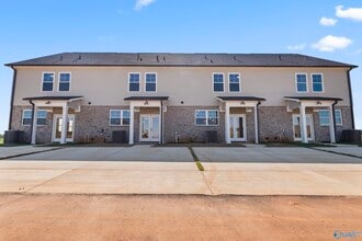 Building Photo - 245 Susan Lynn Dr