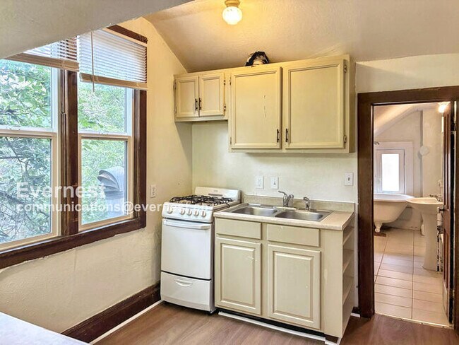 Foto del edificio - First Month Rent Free / Lovely 1 Bed, 1 Ba...