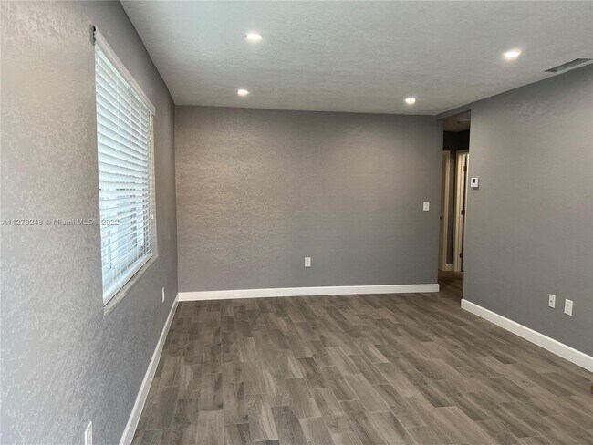 Foto del edificio - 151 NW 18th Ct