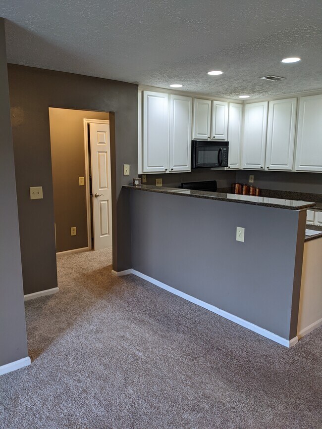 Foto del edificio - 2727 Greystone Dr